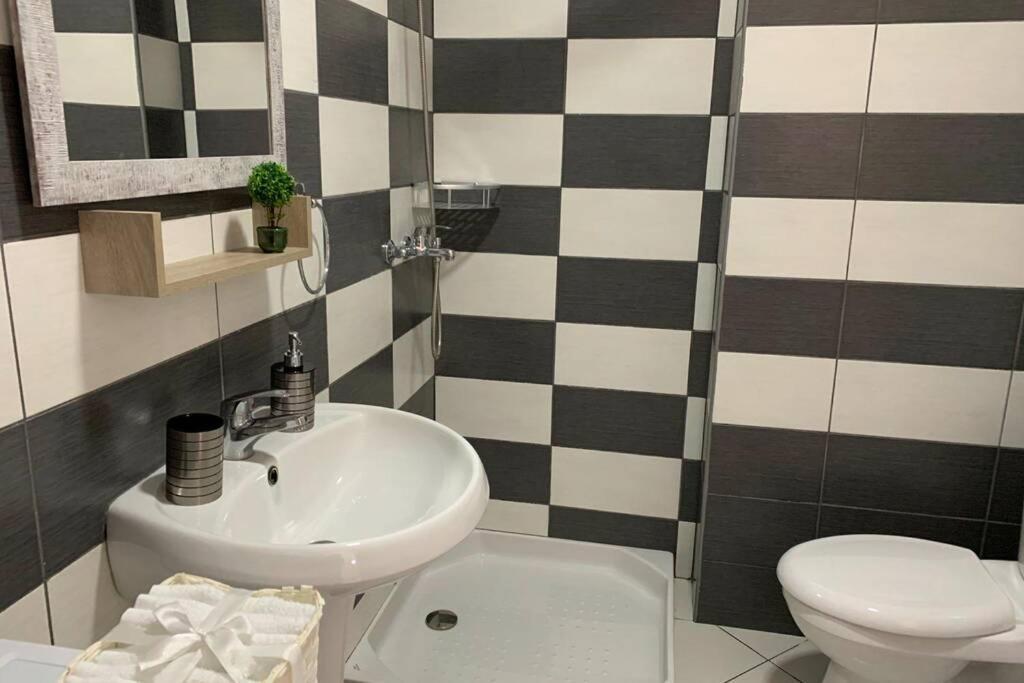 Apartament Nr. 27. Centrale E Luminoso. Szkodra